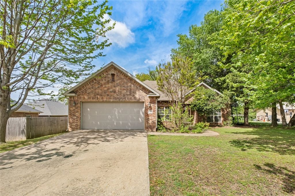 2141 Elderberry Road, Fayetteville, AR 72704