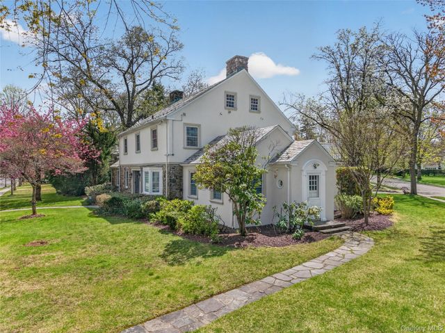 24 Wensley Drive, Great Neck, NY 11021