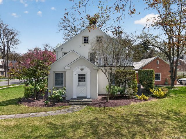 24 Wensley Drive, Great Neck, NY 11021