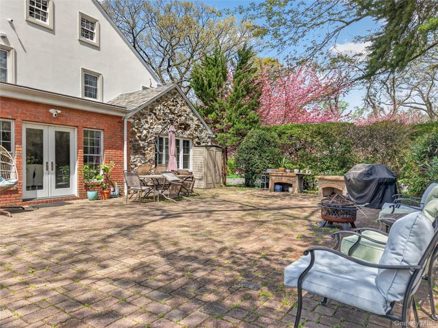 24 Wensley Drive, Great Neck, NY 11021