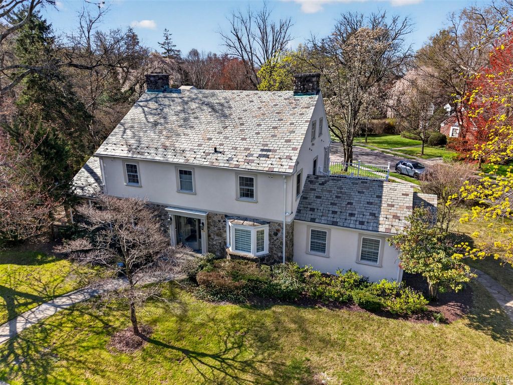 24 Wensley Drive, Great Neck, NY 11021