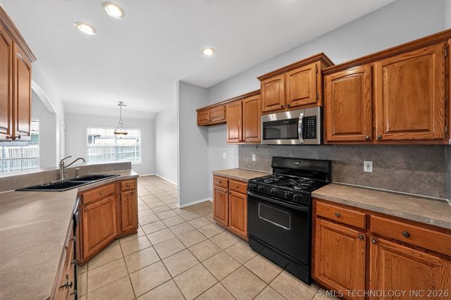 10333 E 113th Street S, Bixby, OK 74008