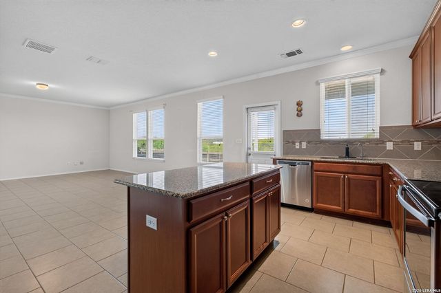 9763 Harbor Mist Lane, Converse, TX 78109