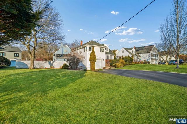 127 E Village Circle, Paramus, NJ 07652