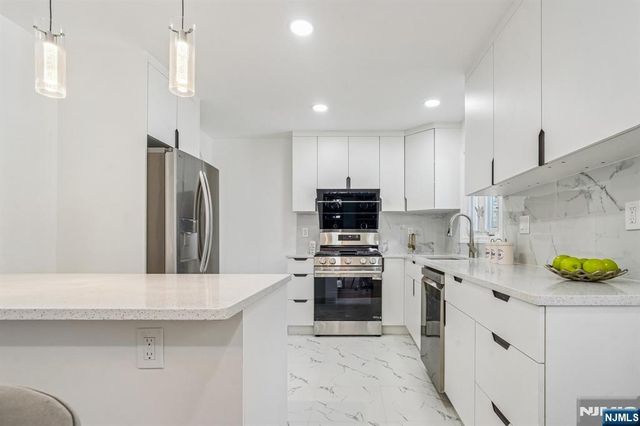 127 E Village Circle, Paramus, NJ 07652