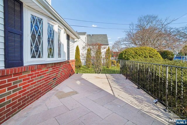 127 E Village Circle, Paramus, NJ 07652