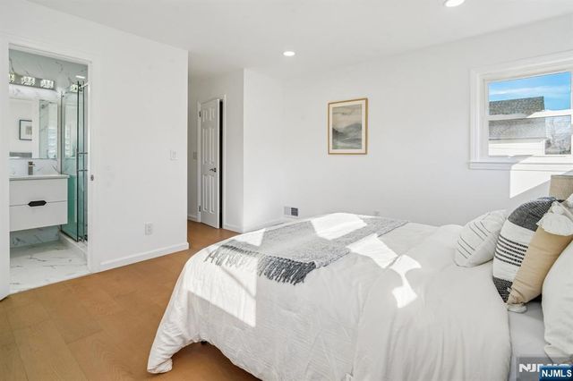 127 E Village Circle, Paramus, NJ 07652