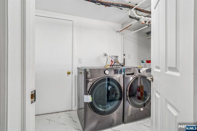 127 E Village Circle, Paramus, NJ 07652