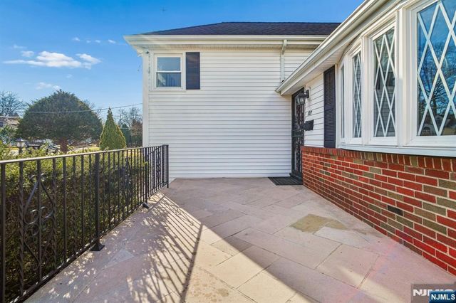 127 E Village Circle, Paramus, NJ 07652