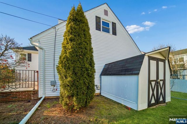 127 E Village Circle, Paramus, NJ 07652