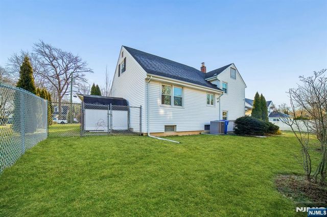 127 E Village Circle, Paramus, NJ 07652