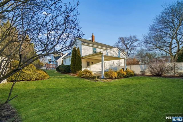 127 E Village Circle, Paramus, NJ 07652