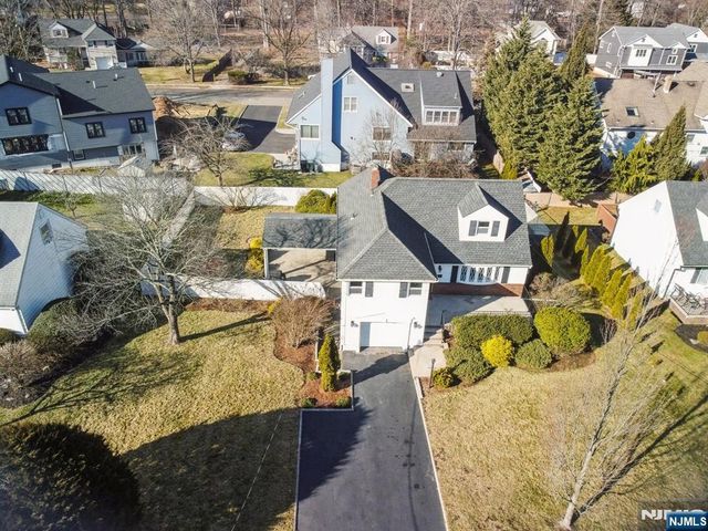 127 E Village Circle, Paramus, NJ 07652