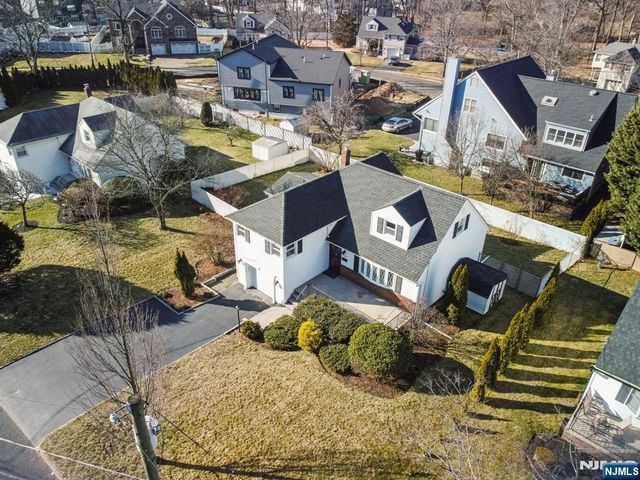 127 E Village Circle, Paramus, NJ 07652
