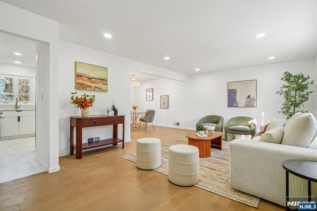 127 E Village Circle, Paramus, NJ 07652