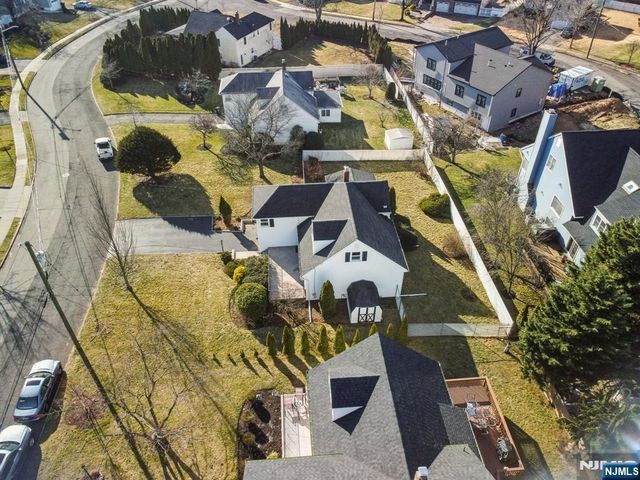 127 E Village Circle, Paramus, NJ 07652