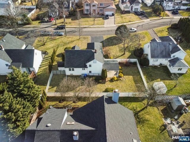 127 E Village Circle, Paramus, NJ 07652