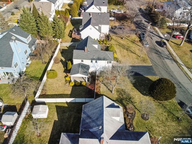 127 E Village Circle, Paramus, NJ 07652