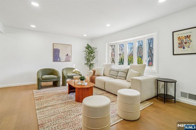 127 E Village Circle, Paramus, NJ 07652