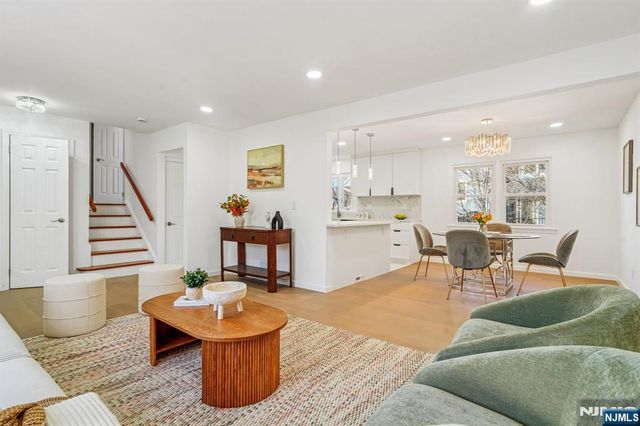 127 E Village Circle, Paramus, NJ 07652