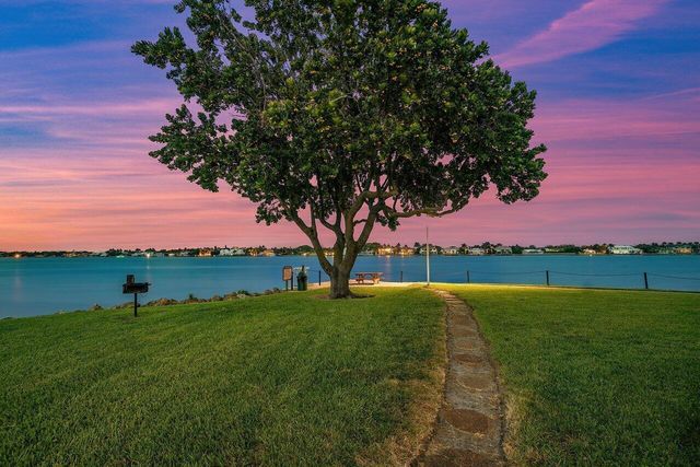 110 Yacht Club Way 105, Hypoluxo, FL 33462