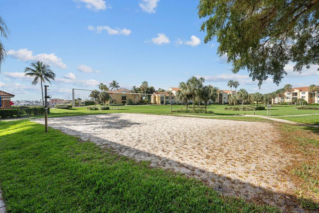 110 Yacht Club Way 105, Hypoluxo, FL 33462