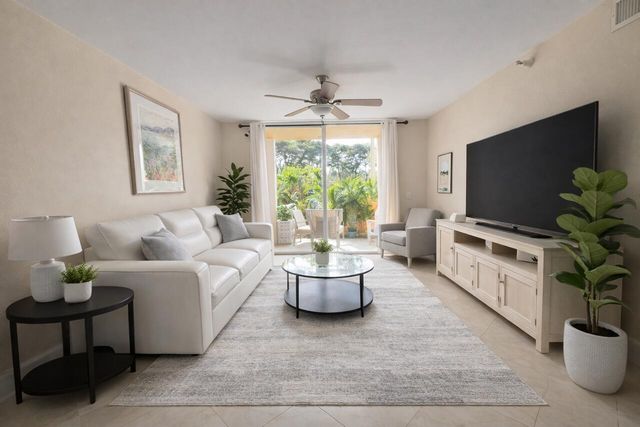 110 Yacht Club Way 105, Hypoluxo, FL 33462