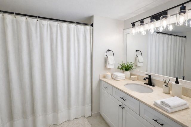 110 Yacht Club Way 105, Hypoluxo, FL 33462