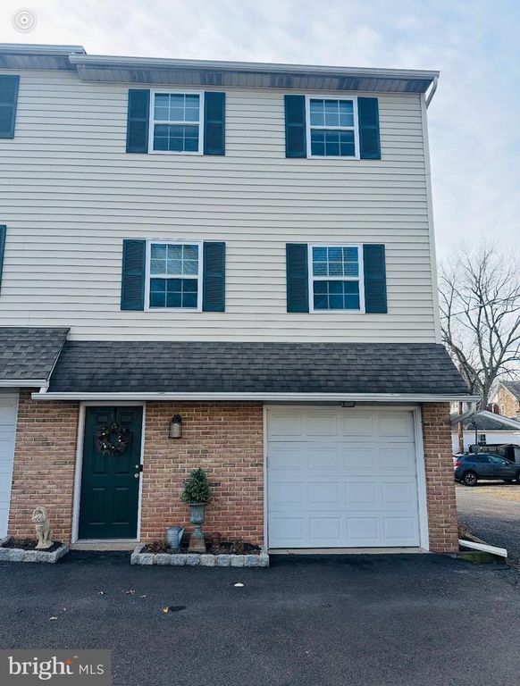 126 N STATION ST, Telford, PA 18969