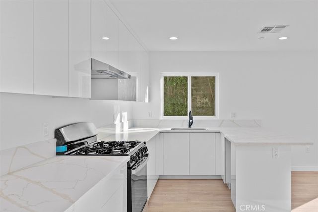 6842 Cedros Avenue, Van Nuys, CA 91405