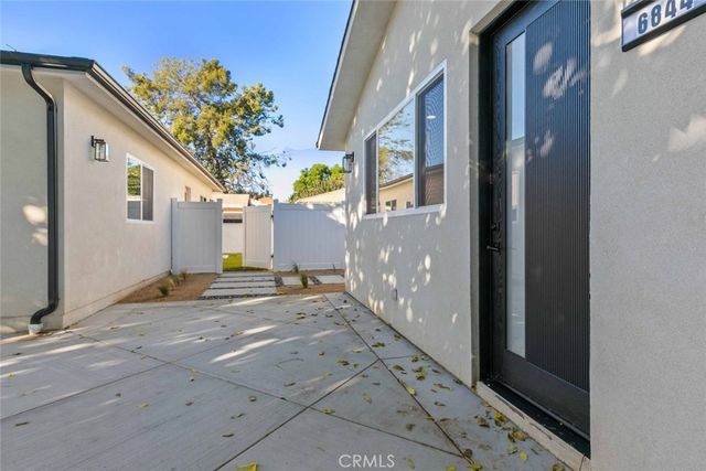 6842 Cedros Avenue, Van Nuys, CA 91405
