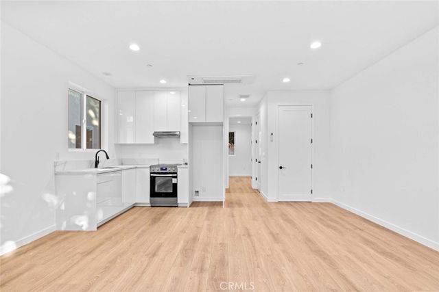 6842 Cedros Avenue, Van Nuys, CA 91405