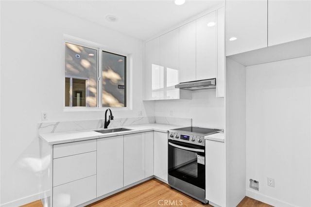 6842 Cedros Avenue, Van Nuys, CA 91405