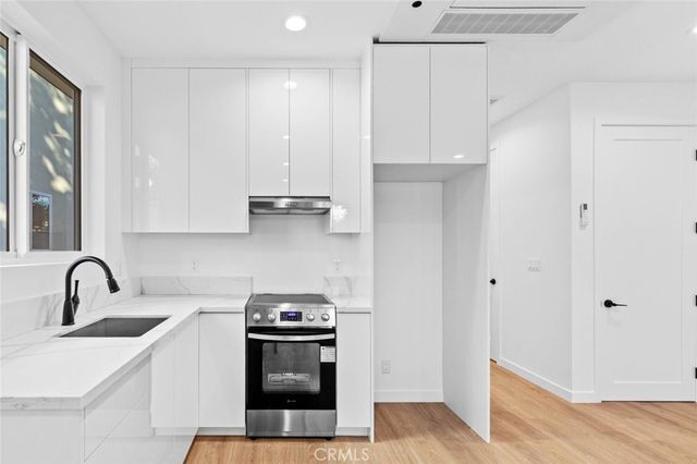 6842 Cedros Avenue, Van Nuys, CA 91405