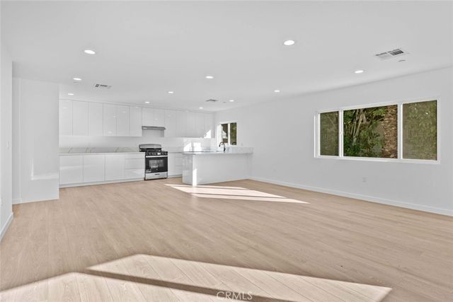 6842 Cedros Avenue, Van Nuys, CA 91405