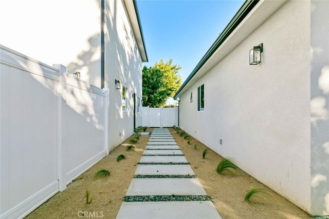 6842 Cedros Avenue, Van Nuys, CA 91405