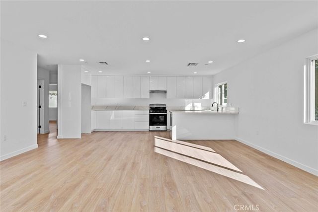 6842 Cedros Avenue, Van Nuys, CA 91405