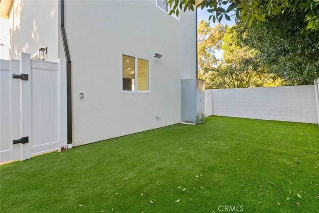 6842 Cedros Avenue, Van Nuys, CA 91405