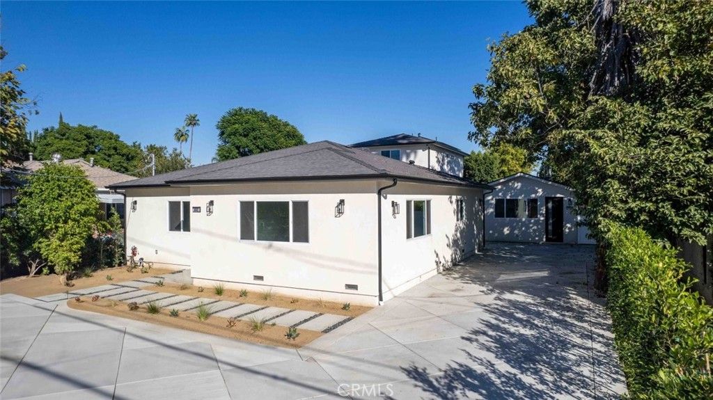 6842 Cedros Avenue, Van Nuys, CA 91405