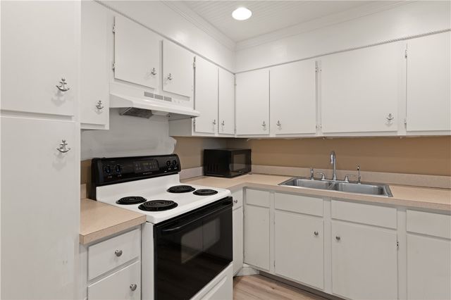 1000 Mallery Street Ext B5, St Simons Island, GA 31522