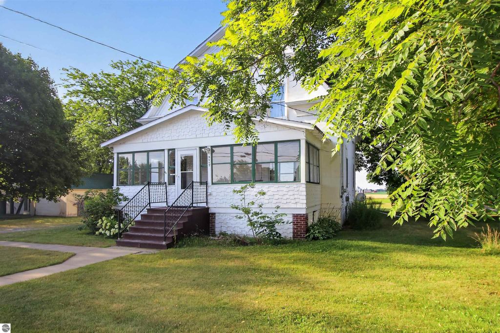 Image 4 of property listing at 3117 W Beal City Road, Weidman, MI 48893