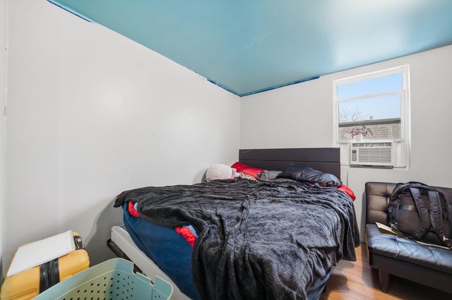 8539 S Saginaw Avenue SE, Chicago, IL 60617