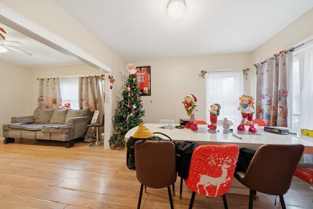 8539 S Saginaw Avenue SE, Chicago, IL 60617