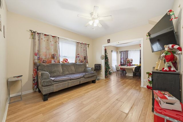 8539 S Saginaw Avenue SE, Chicago, IL 60617