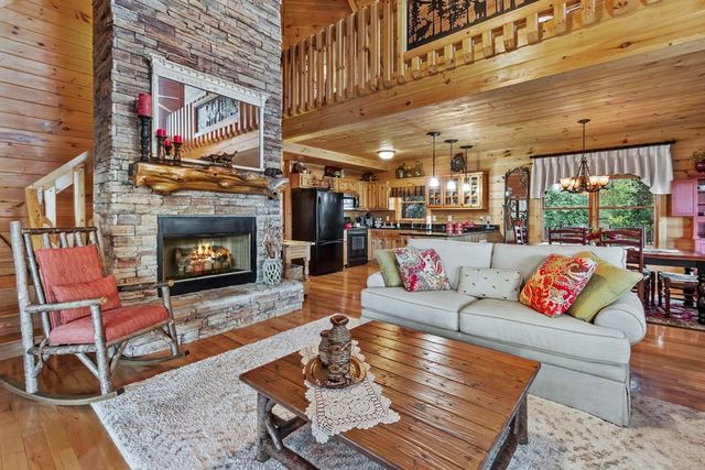 25 Unaka Trail, Mineral Bluff, GA 30559