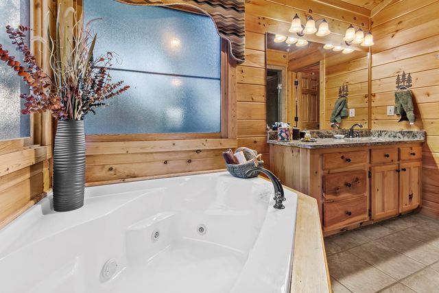 25 Unaka Trail, Mineral Bluff, GA 30559