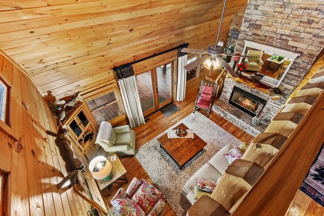 25 Unaka Trail, Mineral Bluff, GA 30559