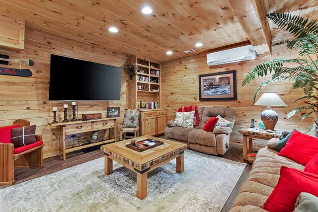 25 Unaka Trail, Mineral Bluff, GA 30559