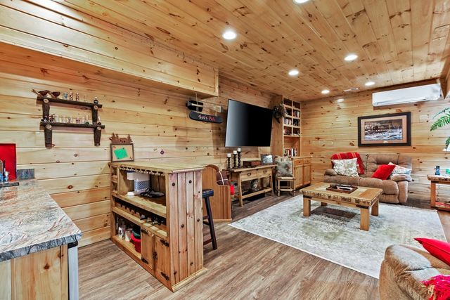 25 Unaka Trail, Mineral Bluff, GA 30559