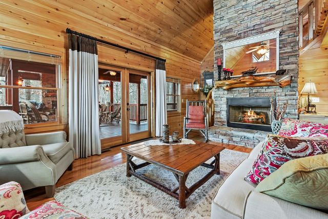 25 Unaka Trail, Mineral Bluff, GA 30559